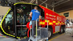 Nutzfahrzeug aufbereiten/veredeln (Flughafenfeuerwehr)